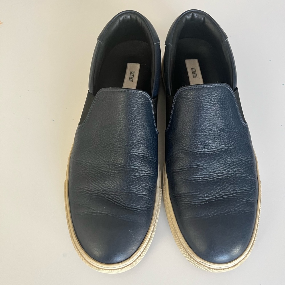 Closed leather sneakers